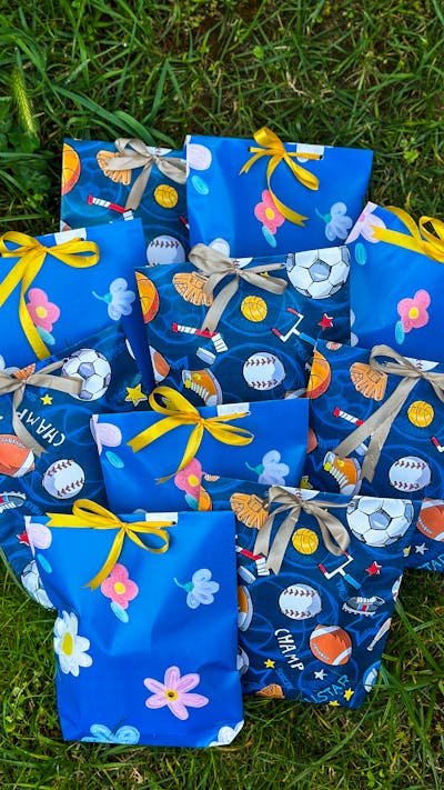 Ouvrez votre boîte mystère football et découvrez des trésors !